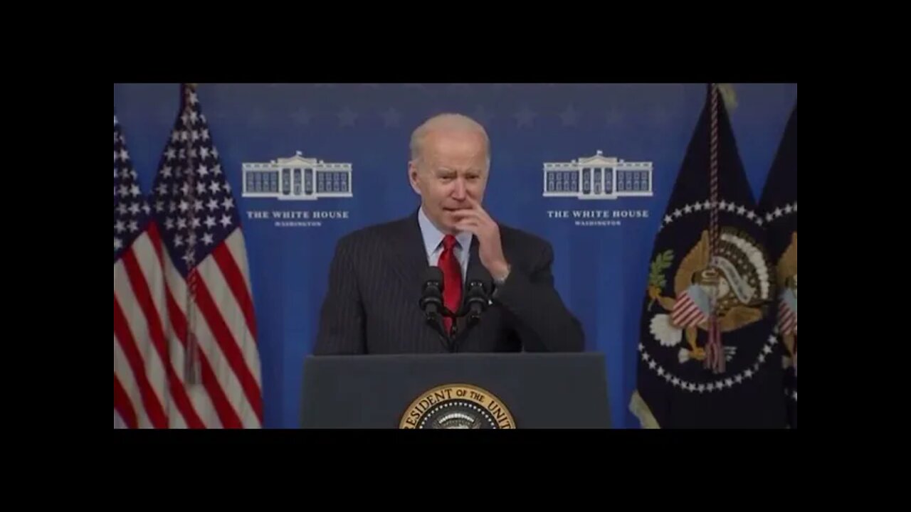 Biden reads "end of quote" off the teleprompter script. hahahaha what a brainless moron
