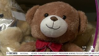 Bellevue Police carry teddy bears to perk up community