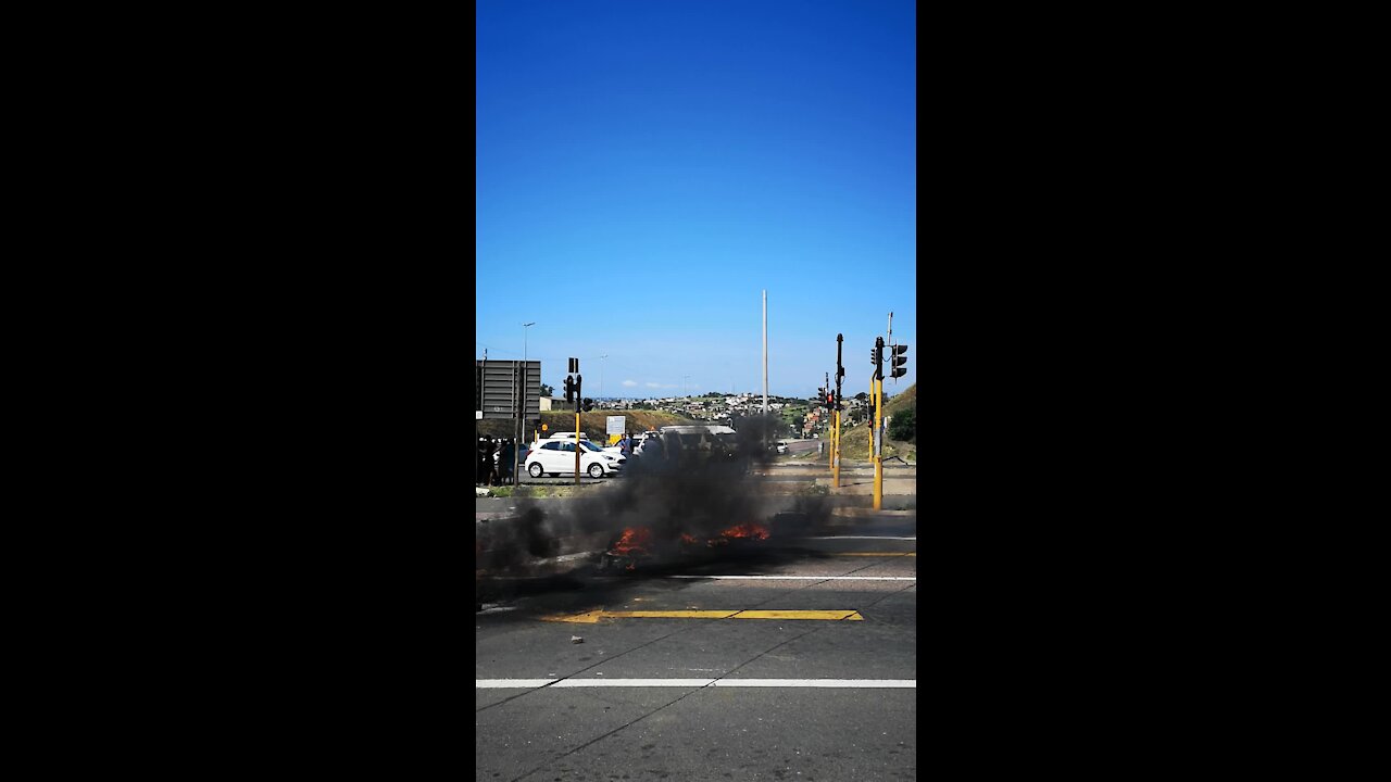 SOUTH AFRICA - Durban - Taxi ploughs into Durban schoolgirls (Videos) (KWa)