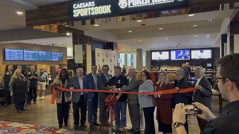 Chris moneymaker at grand opening of Grand Victoria casino, Poker Room