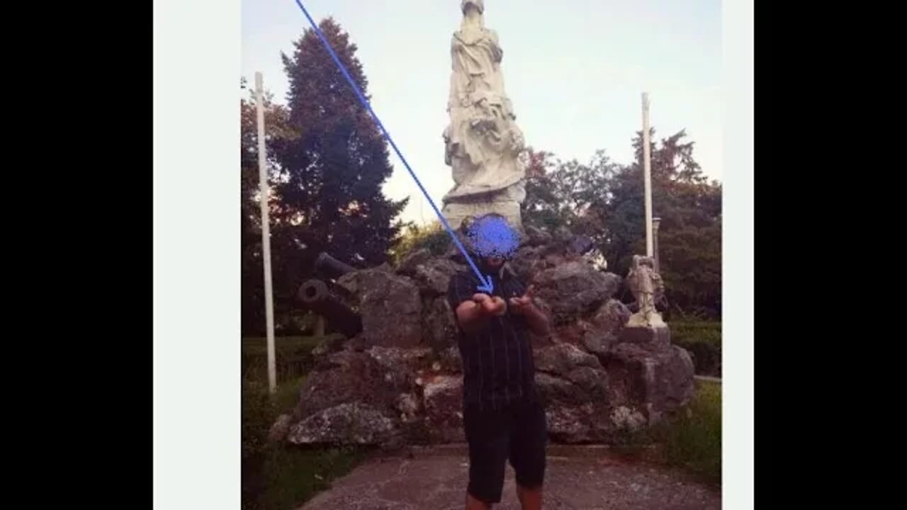 Το ανθρωπάκι στο Μνημείο Αγνώστου Στρατιώτη των Ιωαννίνων (άγαλμα της Δόξας).