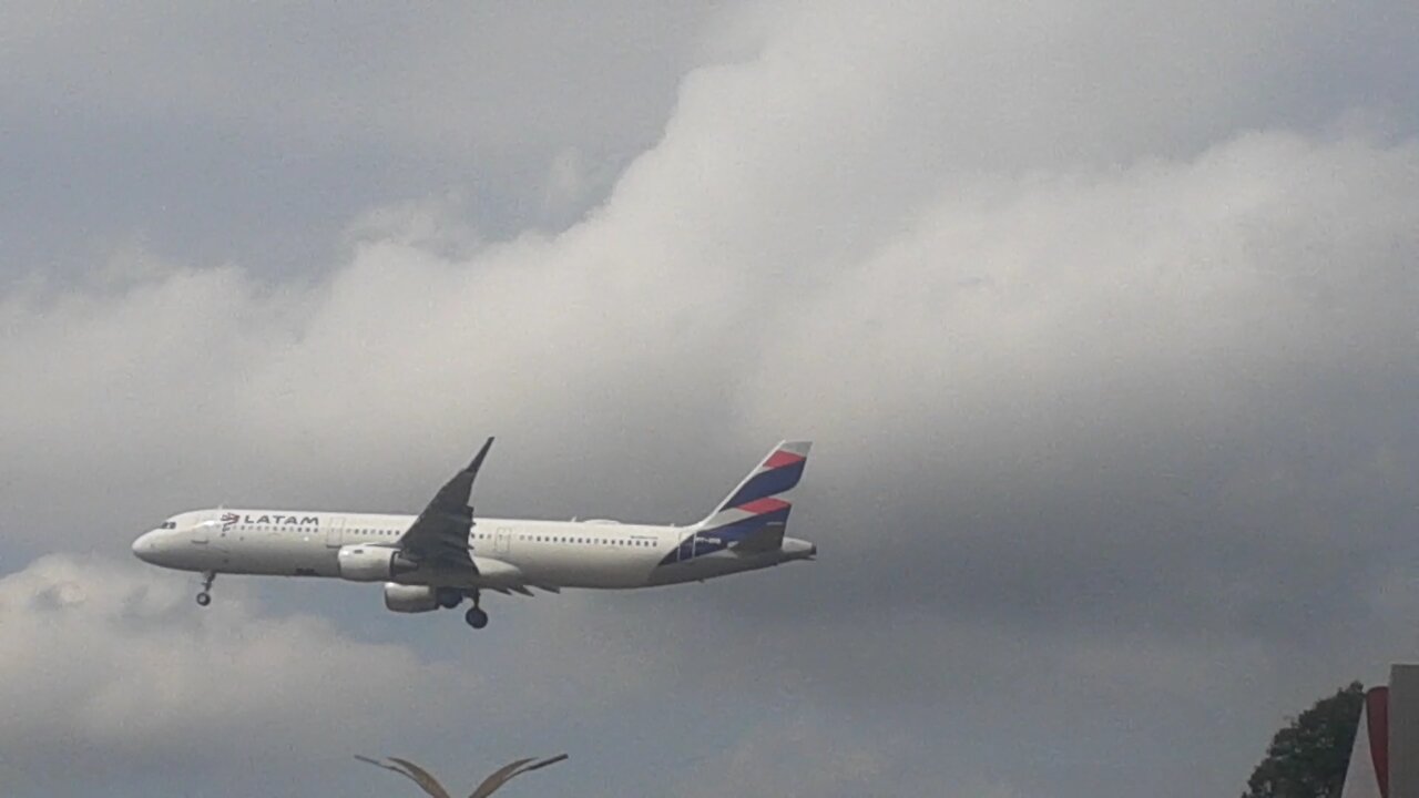 Airbus A321 PT-XPB vindo de Brasília para Manaus