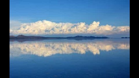 Uyuni: drone filma la bellezza del più grande deserto di sale del mondo