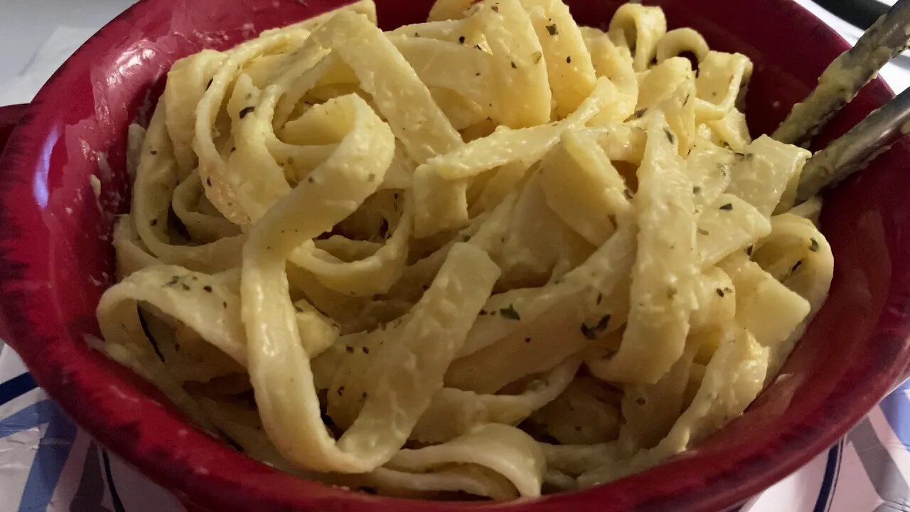 Fettuccine Alfredo | Food Frenzy Friday