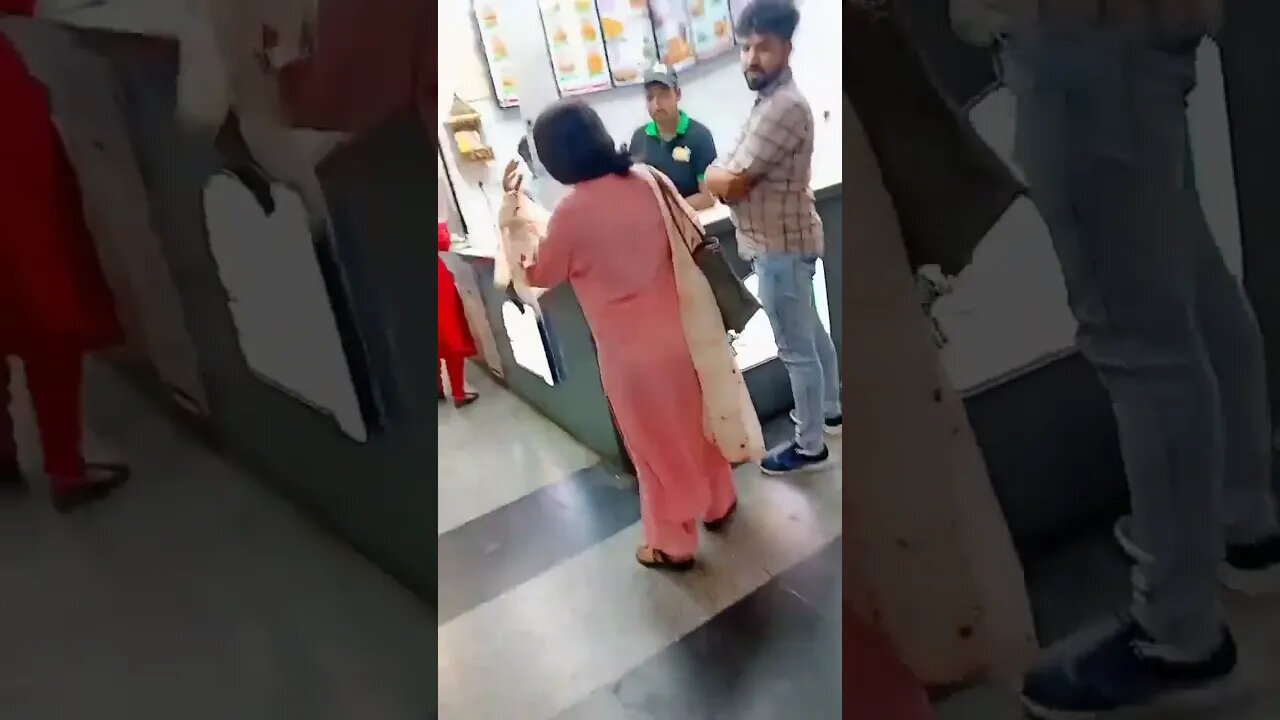 viral video Delhi metro husband caught wife with her boyfriend! Freaky Funtoosh News