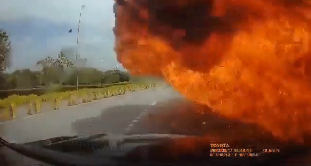 Horrific Plane Crash In Malaysia Caught On Dashcam