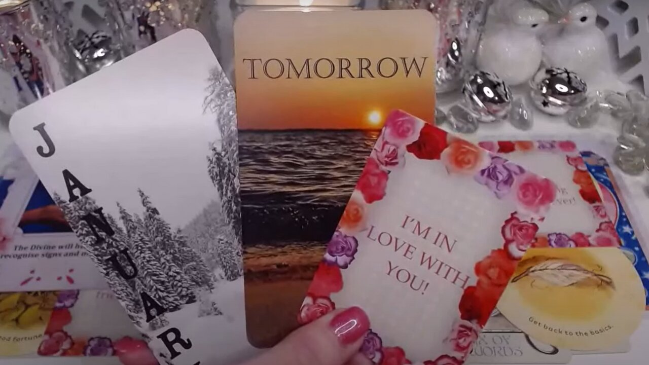 💖WOW! YOU DRIVE ME CRAZY!🤯💖SPIRIT HAS A STRONG MESSAGE FOR YOU!✨💖COLLECTIVE LOVE TAROT READING ✨