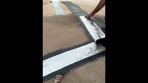 Acabei com os vazamentos da laje com piche e manta asfáltica. #shorts