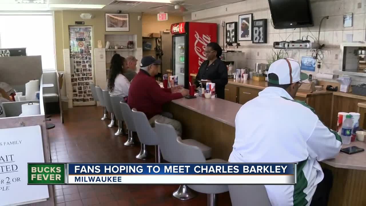 Milwaukee restaurant Mr. Perkins packed with Bucks fans hoping to meet Charles Barkley, Shaq