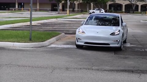 Police Pull Over Driverless Tesla Model 3 that was using Smart Summon Feature