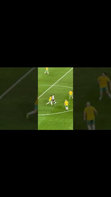 Messi driblando todo mundo contra a Austrália