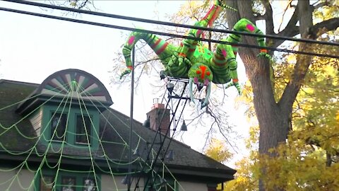 East Aurora home creates spooktacular Halloween display that's going viral