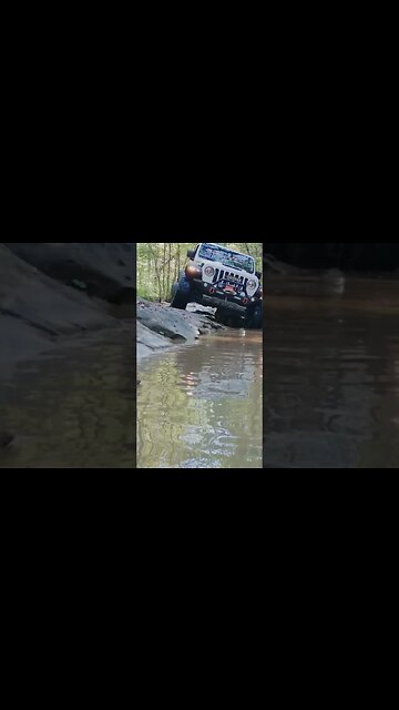 Pee Wee's Crossing #jeeplife #jeep #offroad #4x4 #jeepbadgeofhonor #trail #short #watercrossing
