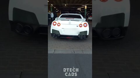 Crazy Nissan GTR R35 Pops and Bangs! Revving!