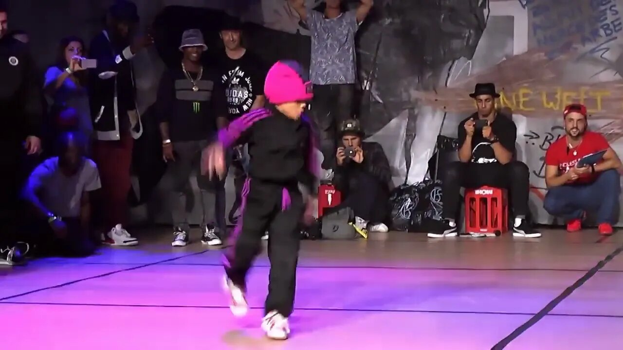 Kidz Dance Battle by "Nothing but Flavor". 2 girls vs 2 boys. Amazing!-12