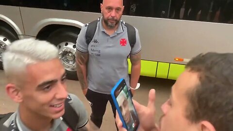 Pumita falando com torcedores em Brasília ² - Trem x Vasco