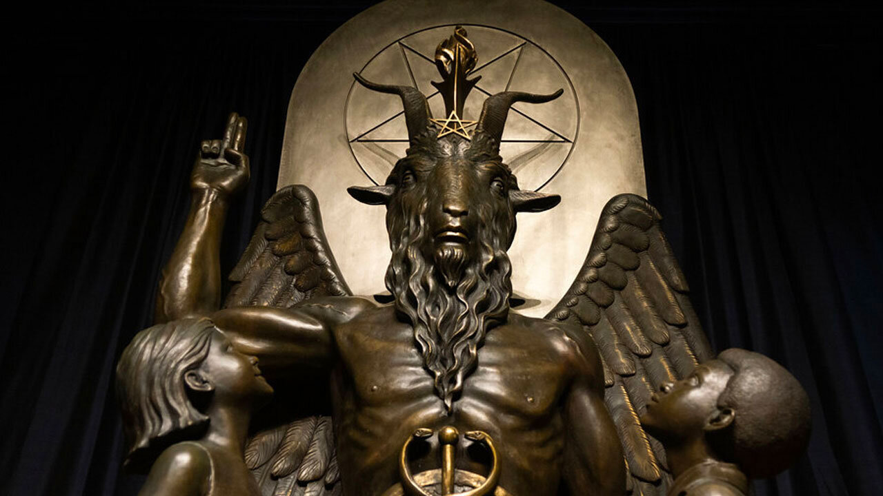 KTF News - Satanic Temple’s ‘bizarre’ inclusion at Wisconsin Christmas tree festival sparks outrage