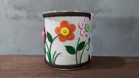 LATA DECORADA COM BOTÕES COLORIDOS - @lucibuzo