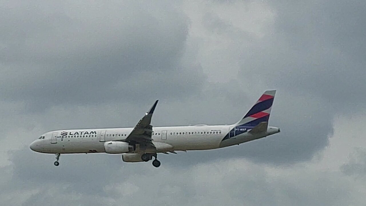 Airbus A321 PT-MXP coming from Brasília to Manaus