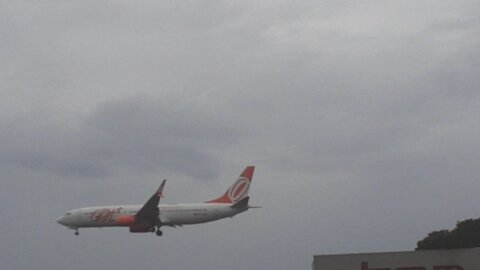 Boeing 737-800 PR-GUG na aproximação final antes de pousar em Manaus vindo de Fortaleza 24032021