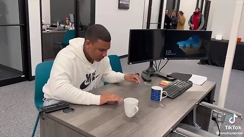 Хоть кто то делом занят