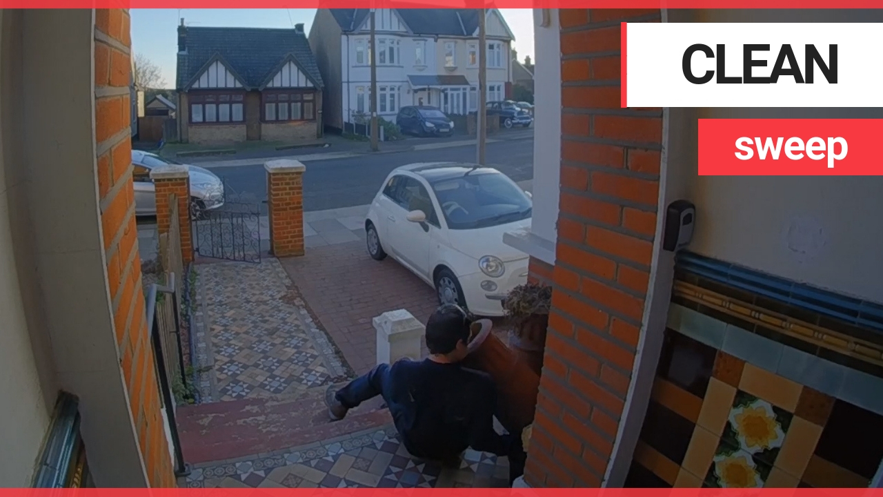 Brazen man caught on CCTV stealing antique chimney pot