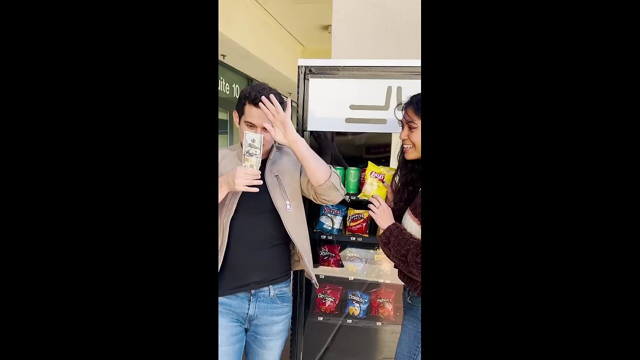 MAGIC☠️ with vending machine and double the money 💰 💰 💰 #magic #funny #viral #trending #mostviral