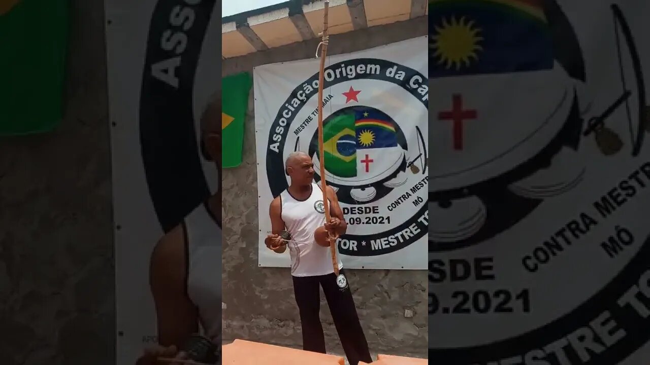 Mestre trator na sede do grupo origem da capoeira