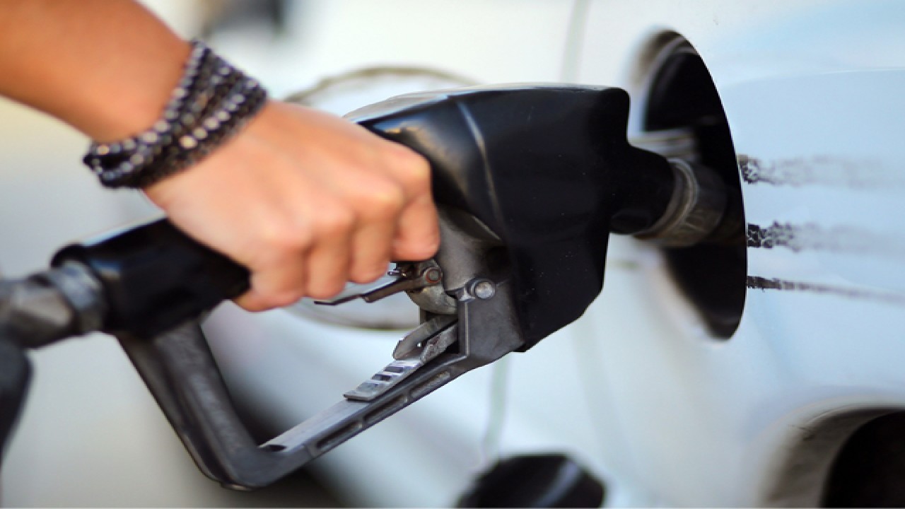 Gas prices continue to go down in Colorado; gallon now 35 cents cheaper than a month ago