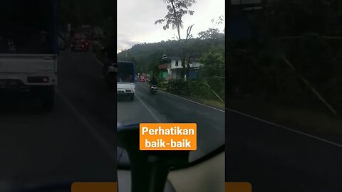 Coba Perhatikan Baik-Baik