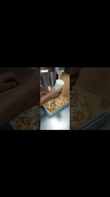 Pizza 🍕 ordered with lot of cheese 🧀#ytshorts #shorts #Food #Streetfood #UpFoodReview