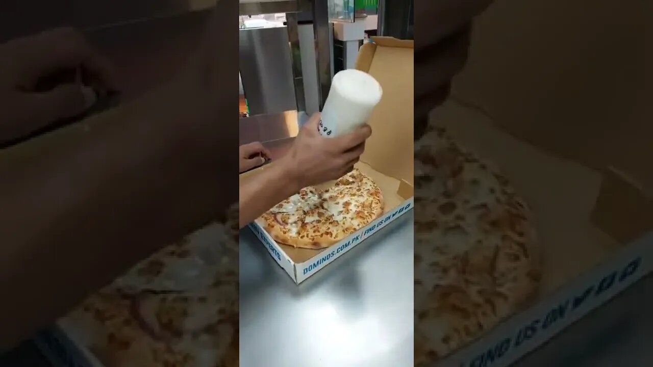 Pizza 🍕 ordered with lot of cheese 🧀#ytshorts #shorts #Food #Streetfood #UpFoodReview