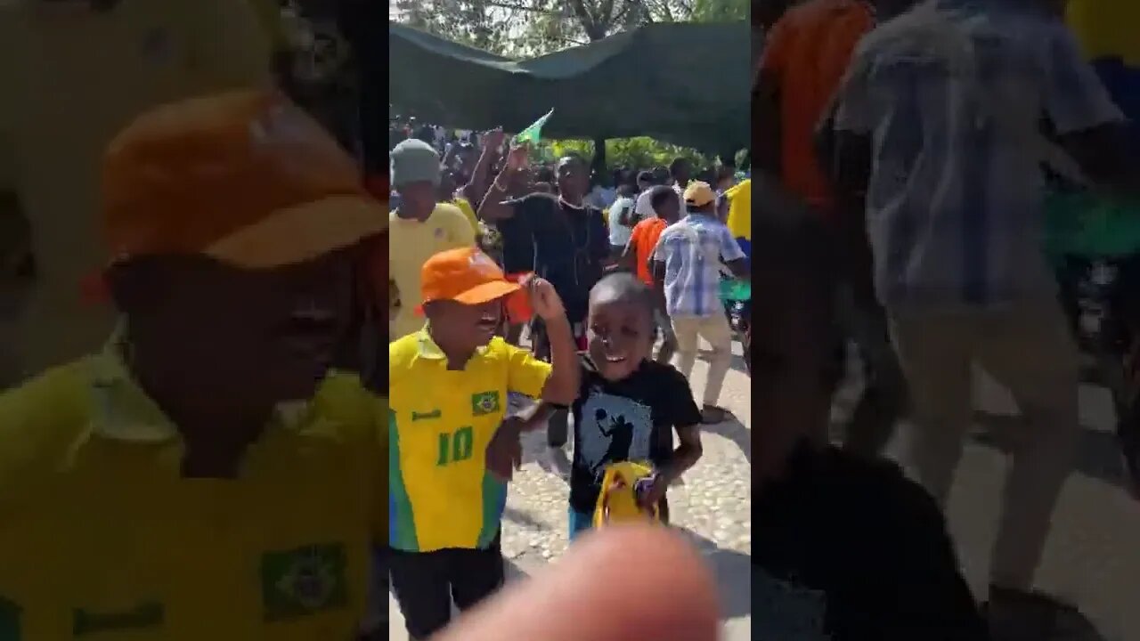 Haitianos comemorando gol do Brasil em partida contra a Suíça na Copa do Mundo do Catar