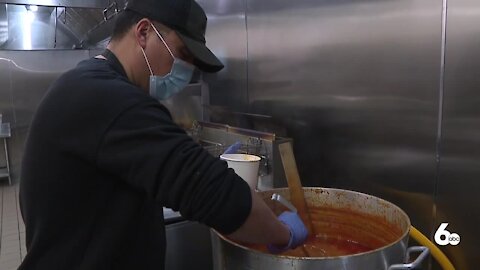 Amano Hosts Pozole for Familias