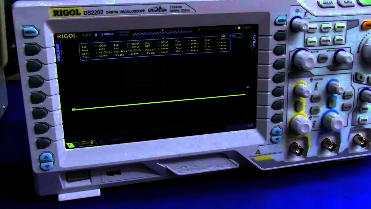 EEVblog #442 - Analog Vs Digital Oscilloscope Noise