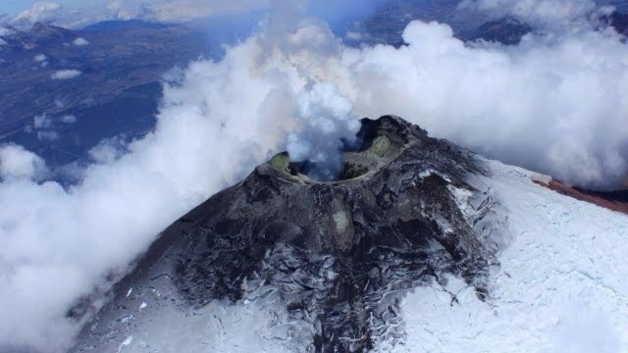 World's largest volcano