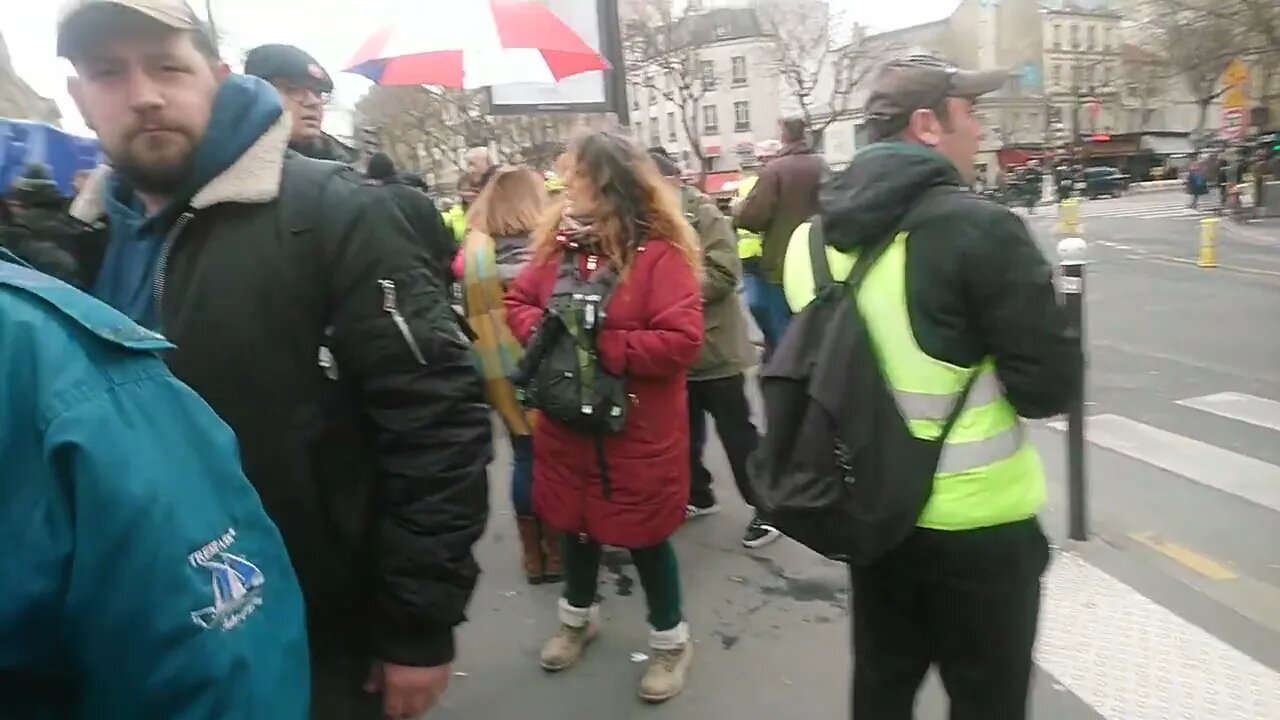 Manif du samedi 12 mars 22 Contre la hausse des prix EDF, gaz, et- Paris- Arrivée des Gilets Jaunes