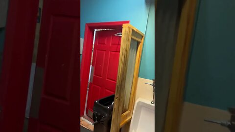 Huckfin seafood￼ bathroom 🚽 is nice #shorts #Tennessee #Trending #TomSawyer￼