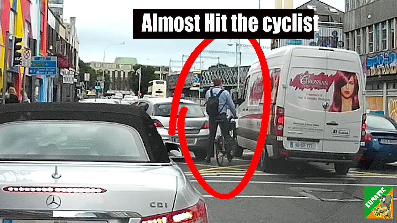 Cyclist almost hit by the Lunatic Van Driver 😡😡😡.