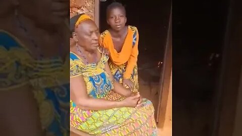 Aicha Kamoise et sa grande mama APOUTCHOU NATIONAL Un pays comme la France ou le smic est à 1400€