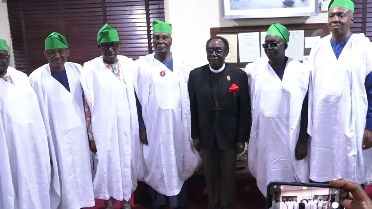 Watch: Atiku visits Anglican Archbishop of Jos Benjamin Kwashi as he Campaigns in Jos Plateau State