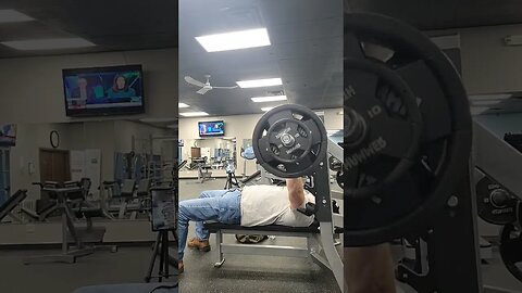 335lbs x 5 Raw Bench, Crazy 🤪 old man