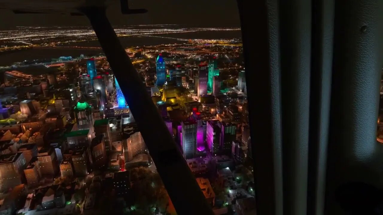 Flying Around Montreal at Night in MSFS2020 on the Quest 2 in VR