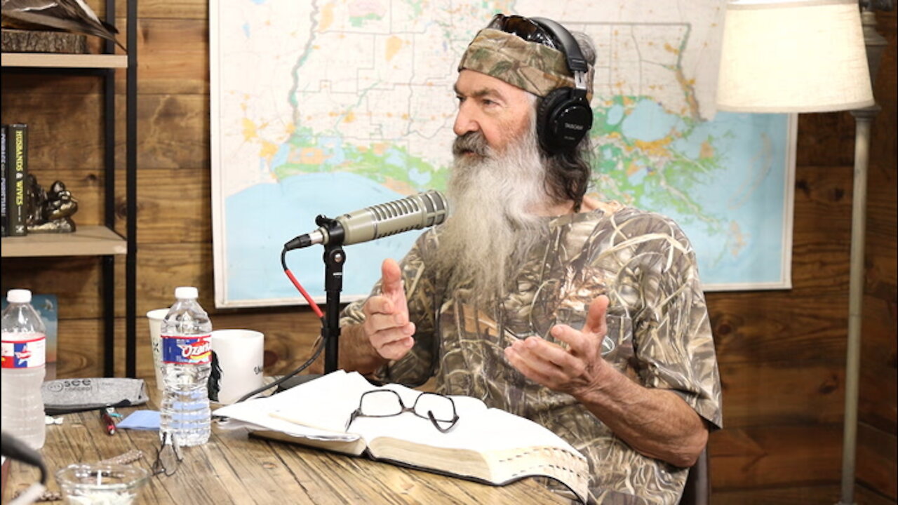 Uncle Si's Party, Phil Doesn't Get Flea Markets & the Problem with the Robertson Code | Ep 263