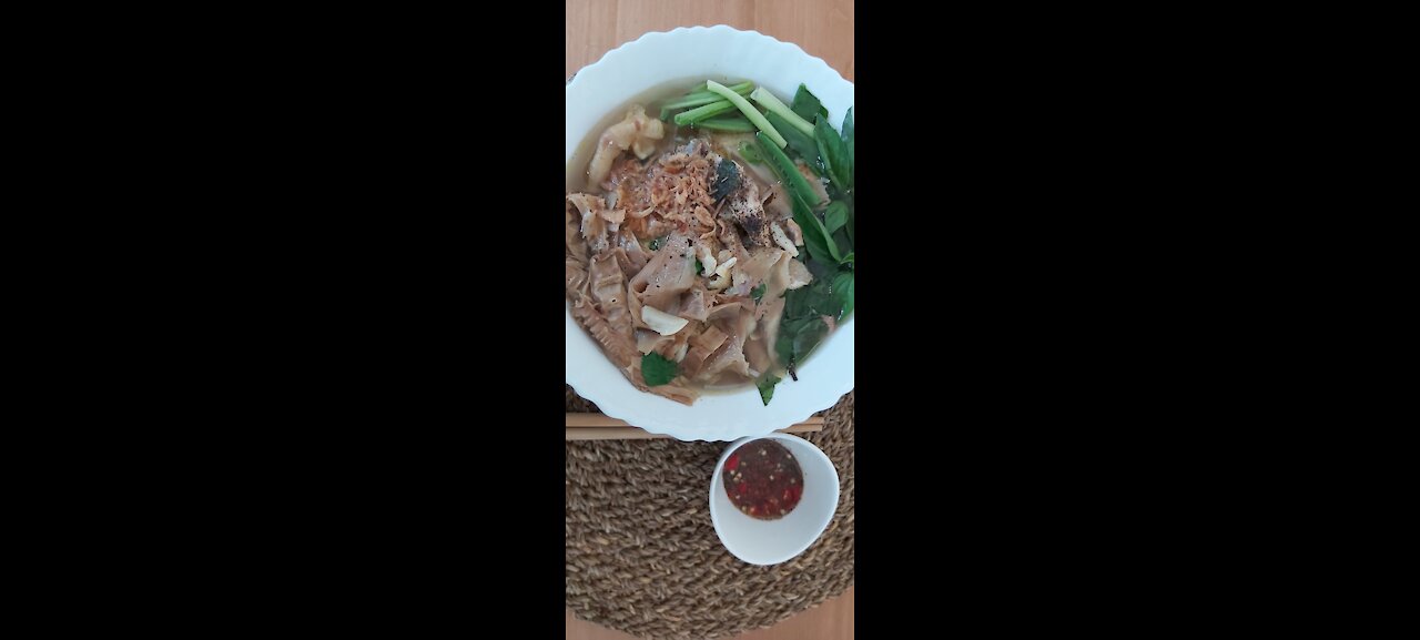 I cooked this myself - Noodle soup with dried bamboo shoot and chicken