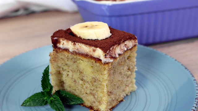 How to make banana cake with vanilla topping