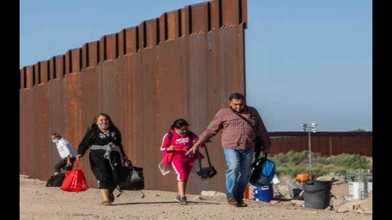 Report: Border Patrol Says Up to 2,000 Migrants Get Away Daily