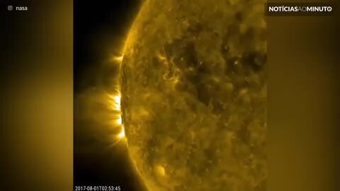 Mancha gigante no sol volta a ser vista pela NASA