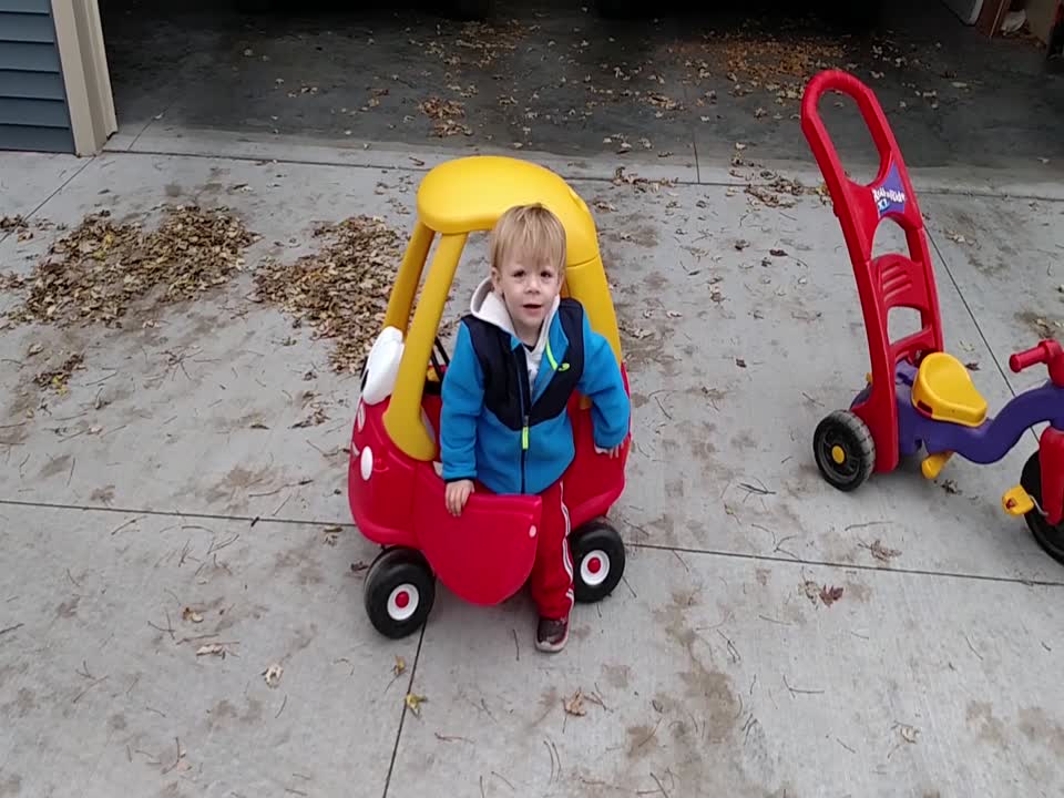 LOL – Little Boy Misunderstands how his Toy Car Works