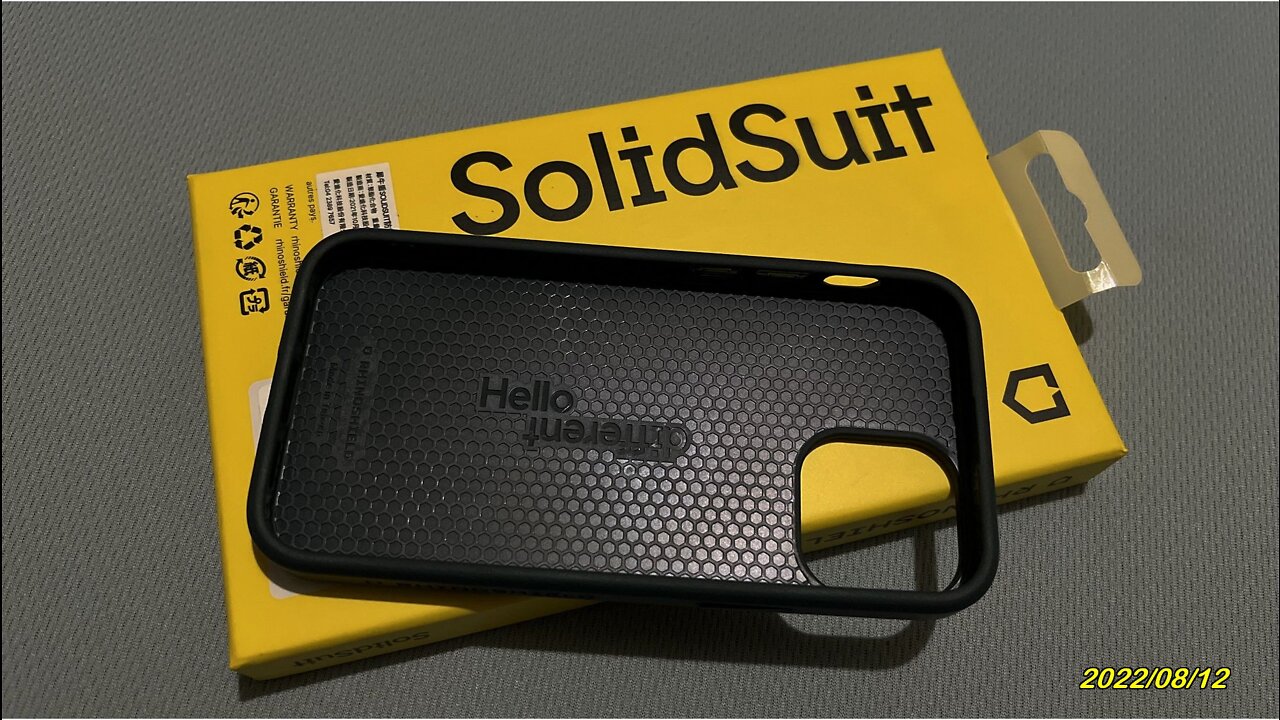 22_0812iPhone13mini SolidSuit